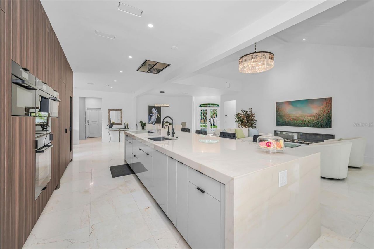 2521 Lake Ellen Drive, Tampa, FL 33618 Photo