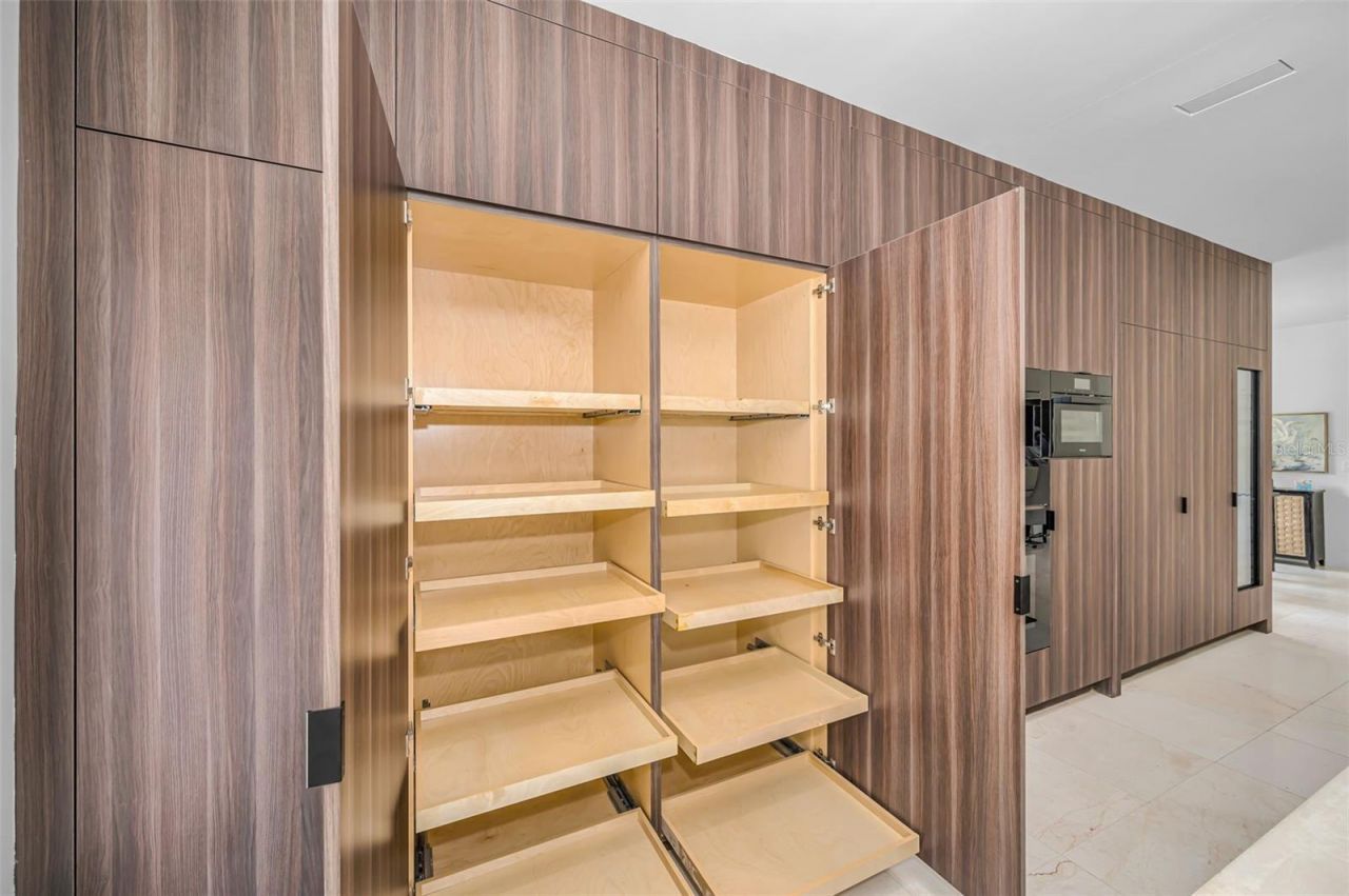 2521 Lake Ellen Drive, Tampa, FL 33618 Photo