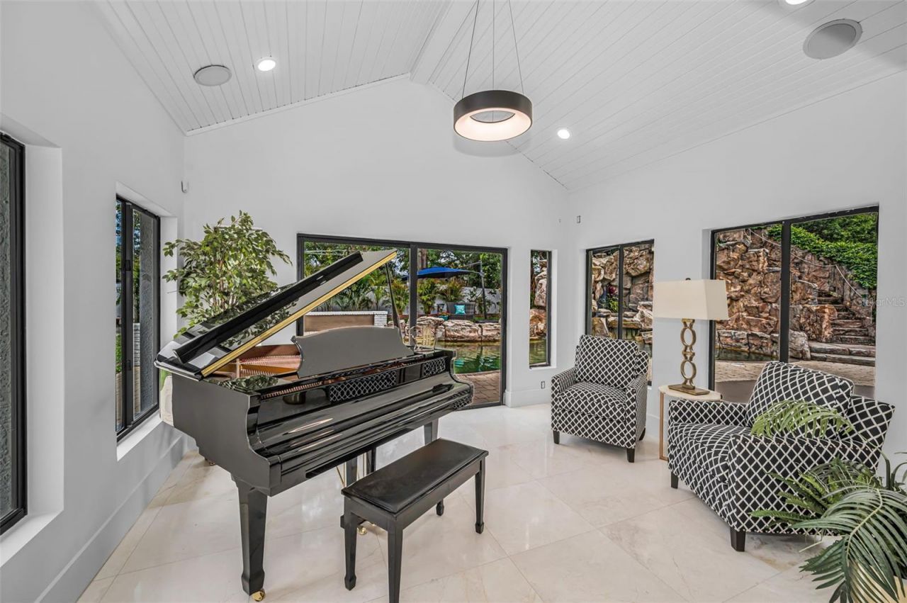 2521 Lake Ellen Drive, Tampa, FL 33618 Photo