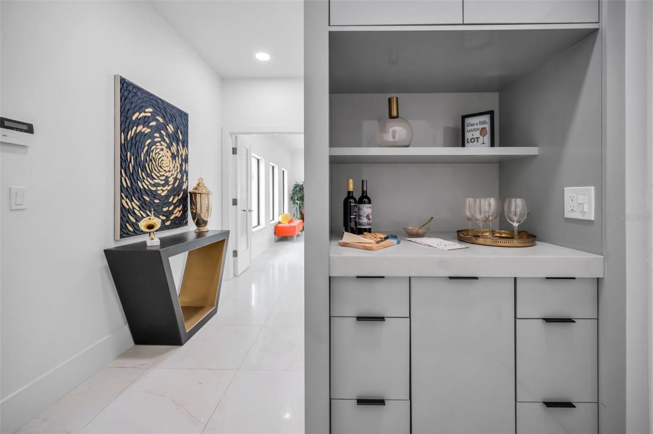 2521 Lake Ellen Drive, Tampa, FL 33618 Photo