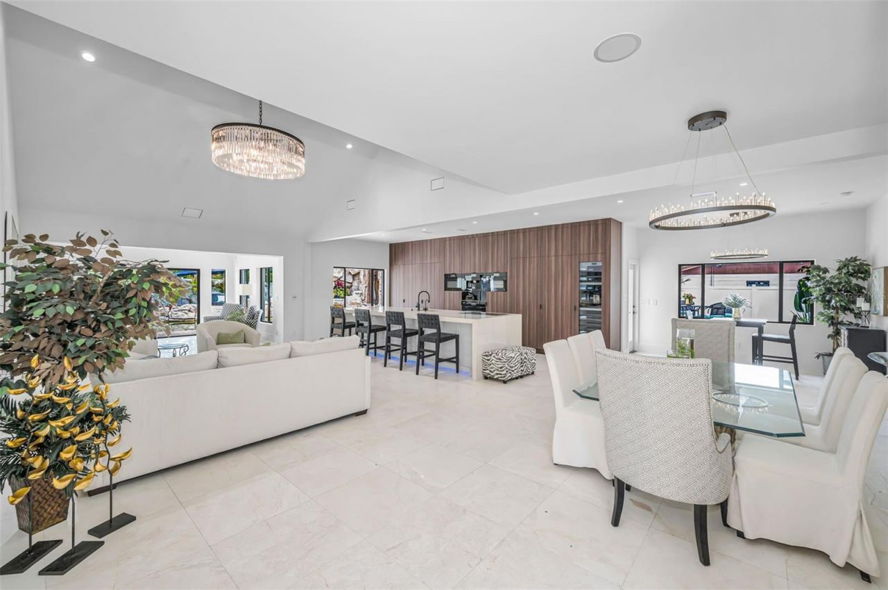 2521 Lake Ellen Drive, Tampa, FL 33618 Photo