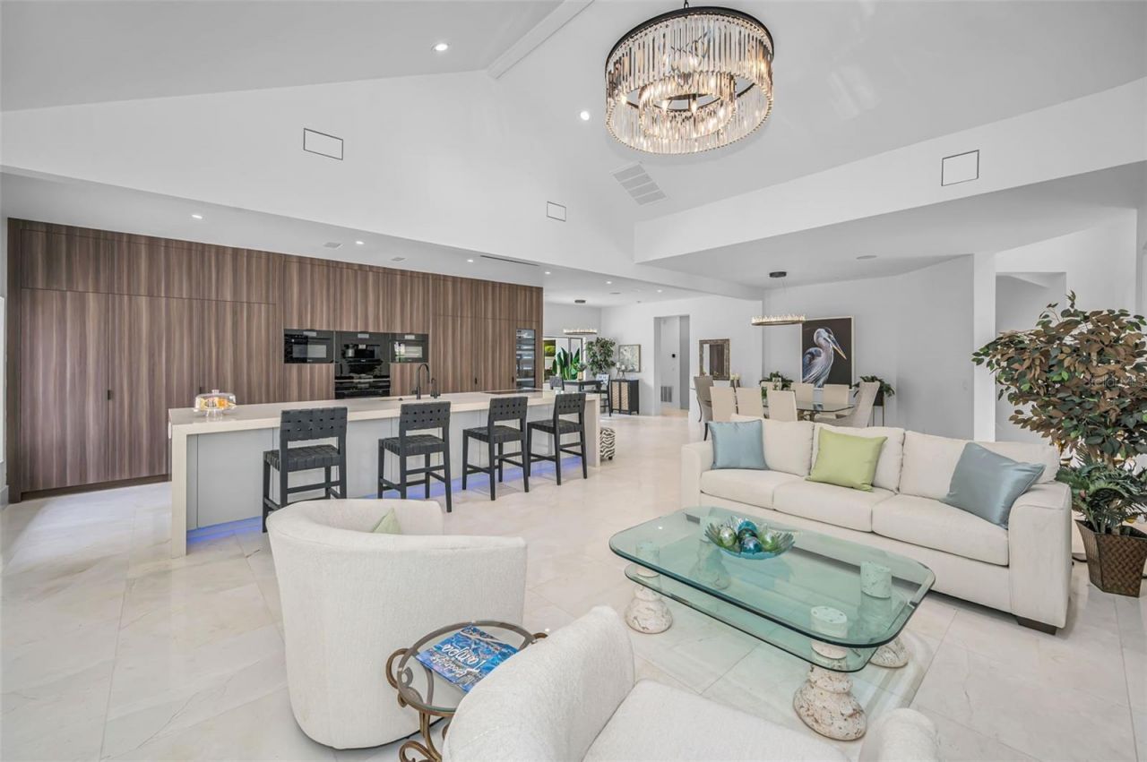 2521 Lake Ellen Drive, Tampa, FL 33618 Photo