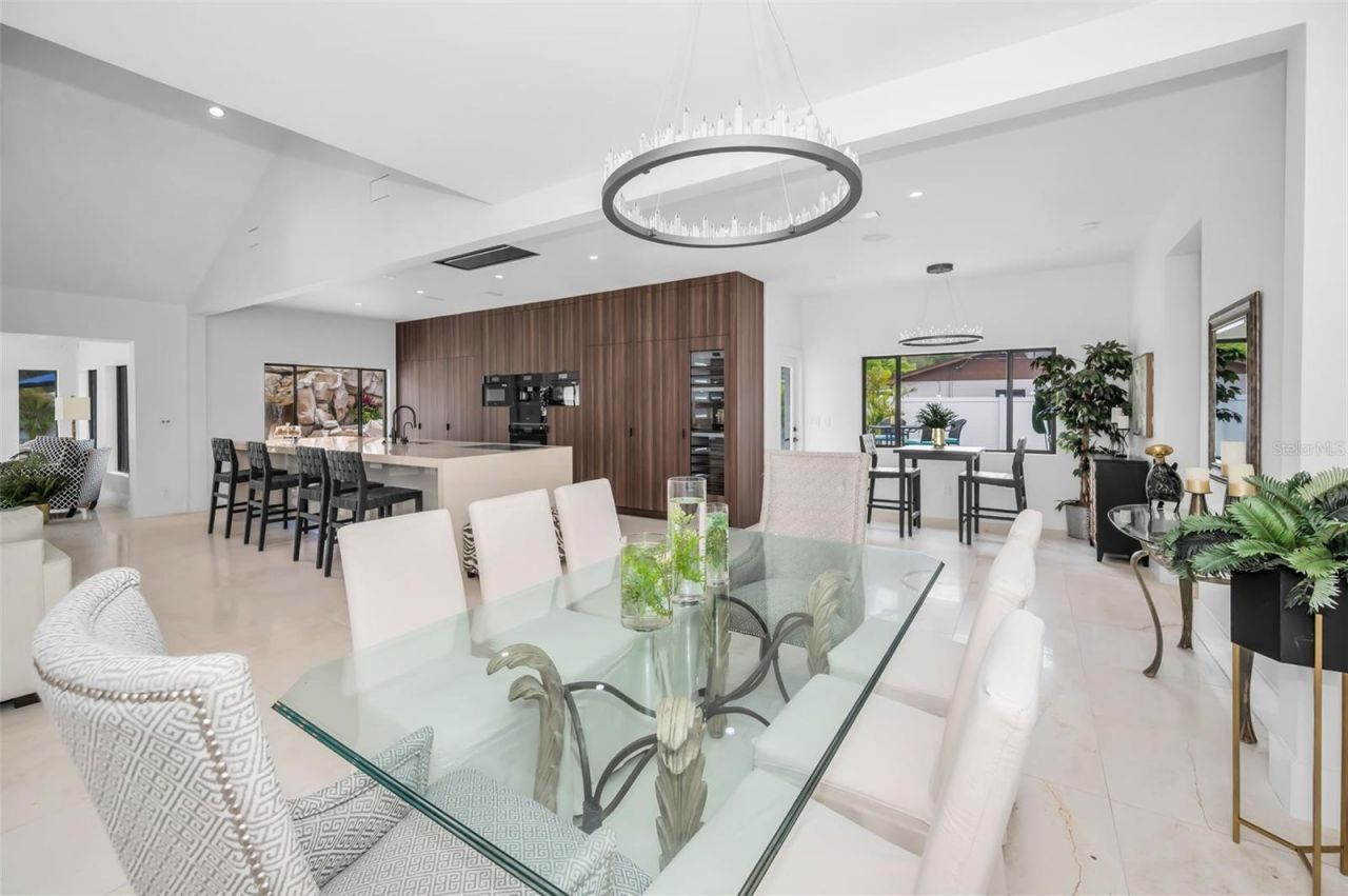 2521 Lake Ellen Drive, Tampa, FL 33618 Photo