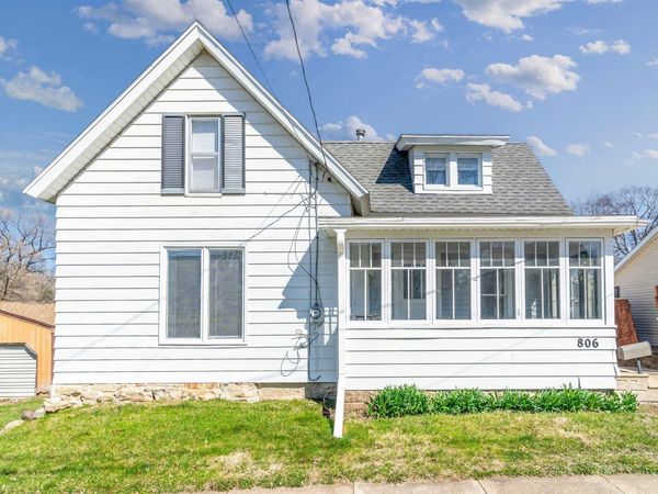 806 Bluff St Street, Cedar Falls, IA 50613