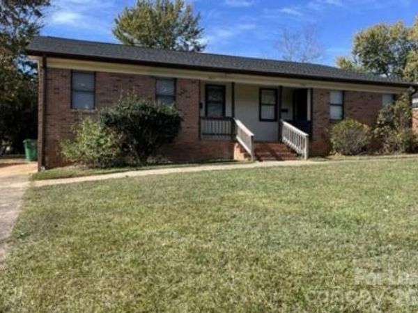 3633 Driftwood Drive , Charlotte, NC 28205