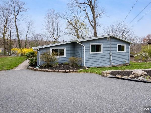 10 Laurel Trail, Kinnelon Borough, NJ 07405
