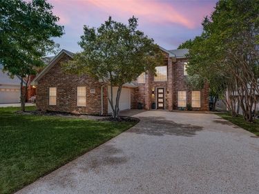 9727 Vinewood Drive, Dallas, TX 75228