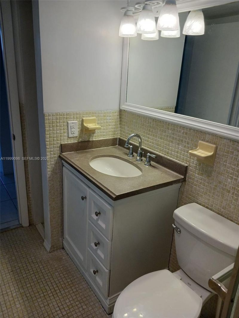 2980 Point East Dr, Unit D407, Aventura, FL 33160 Photo