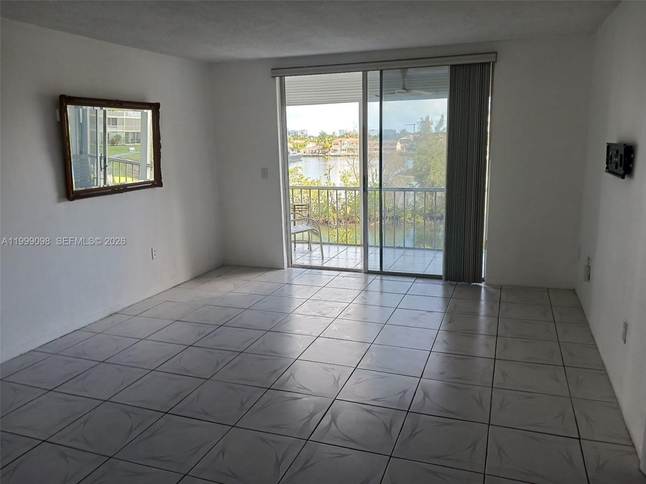 2980 Point East Dr, Unit D407, Aventura, FL 33160 Photo