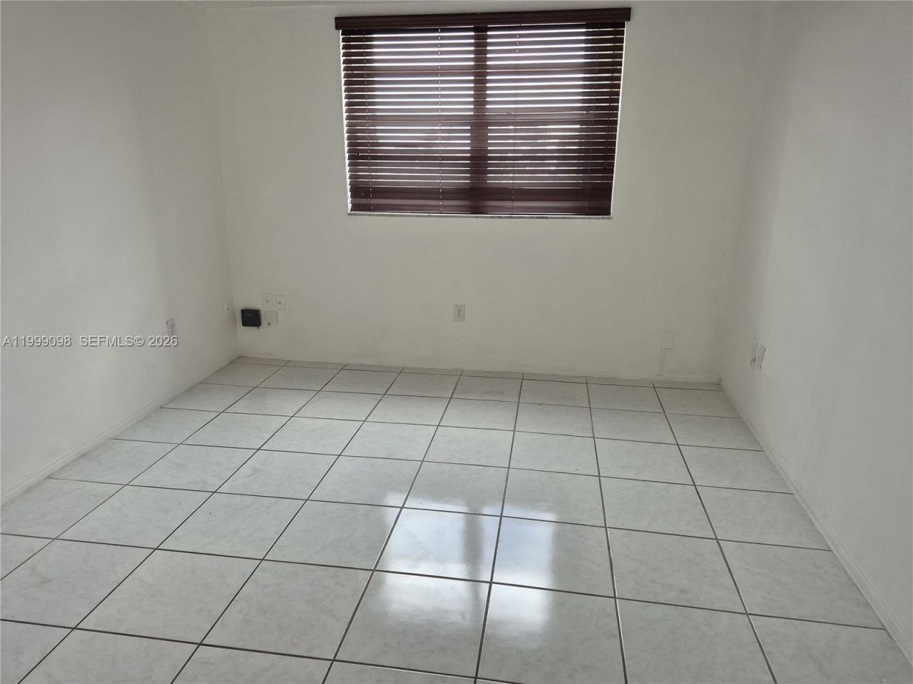 2980 Point East Dr, Unit D407, Aventura, FL 33160 Photo