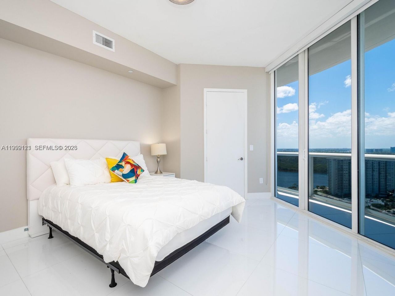 15901 Collins Ave , Unit 2504, Sunny Isles Beach, FL 33160 Photo