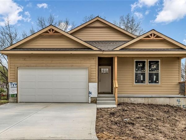4 HIGHLAND Circle, Smithville, MO 64089