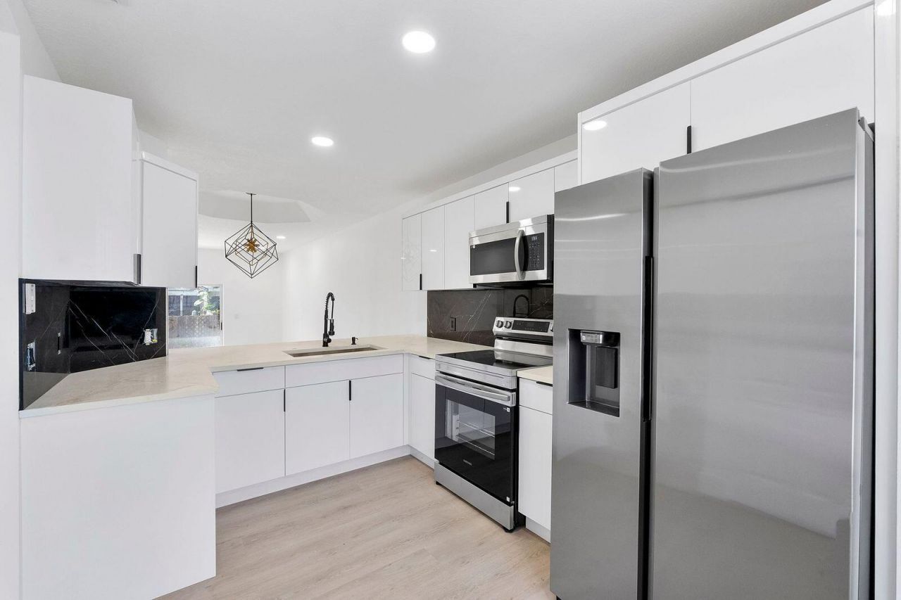 8300 NW 10th Street, Miami, FL 33126 Photo