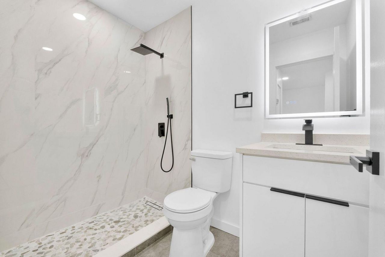 8300 NW 10th Street, Miami, FL 33126 Photo