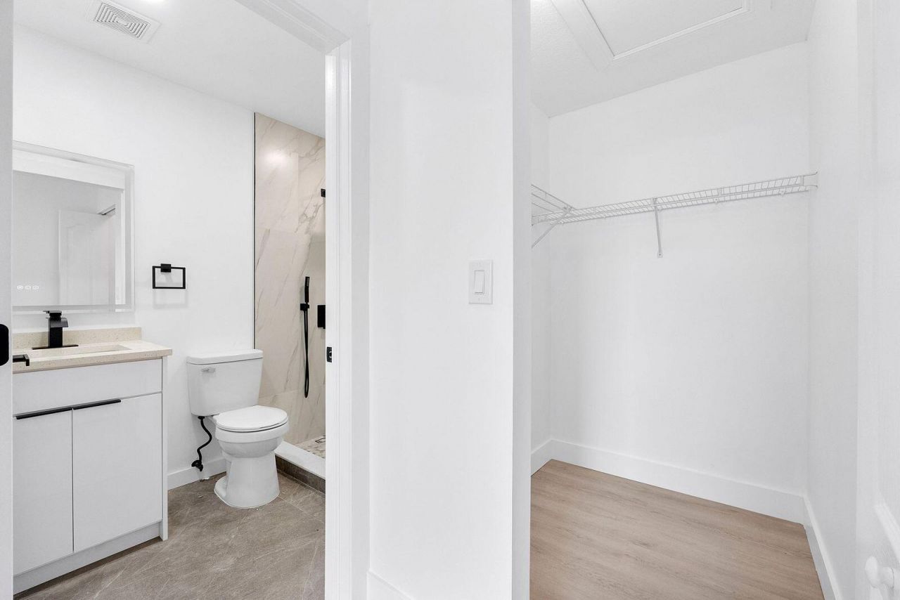 8300 NW 10th Street, Miami, FL 33126 Photo