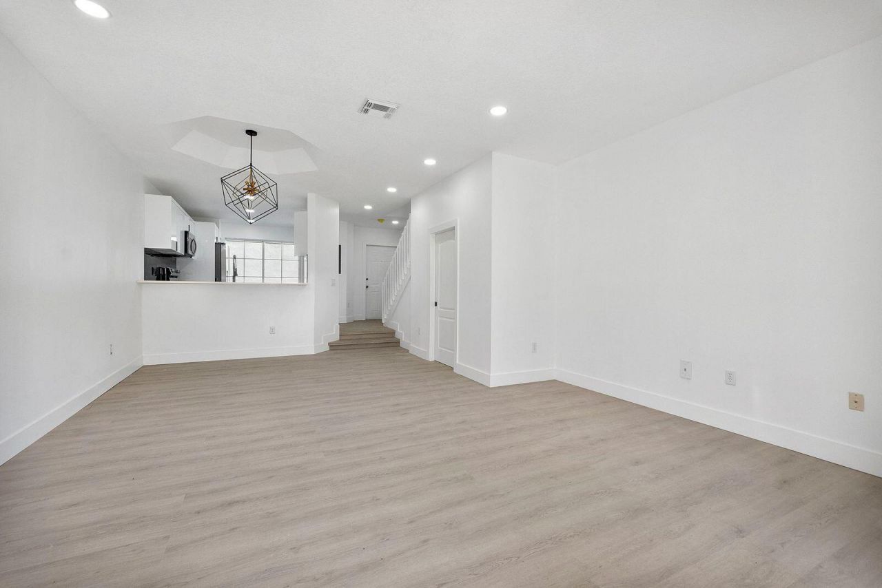 8300 NW 10th Street, Miami, FL 33126 Photo