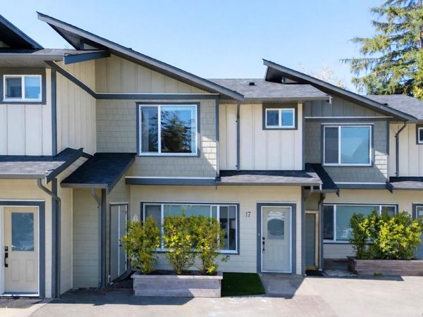 625 Hellesen Dr, Unit 17, Tofino, BC V0R 2Z0