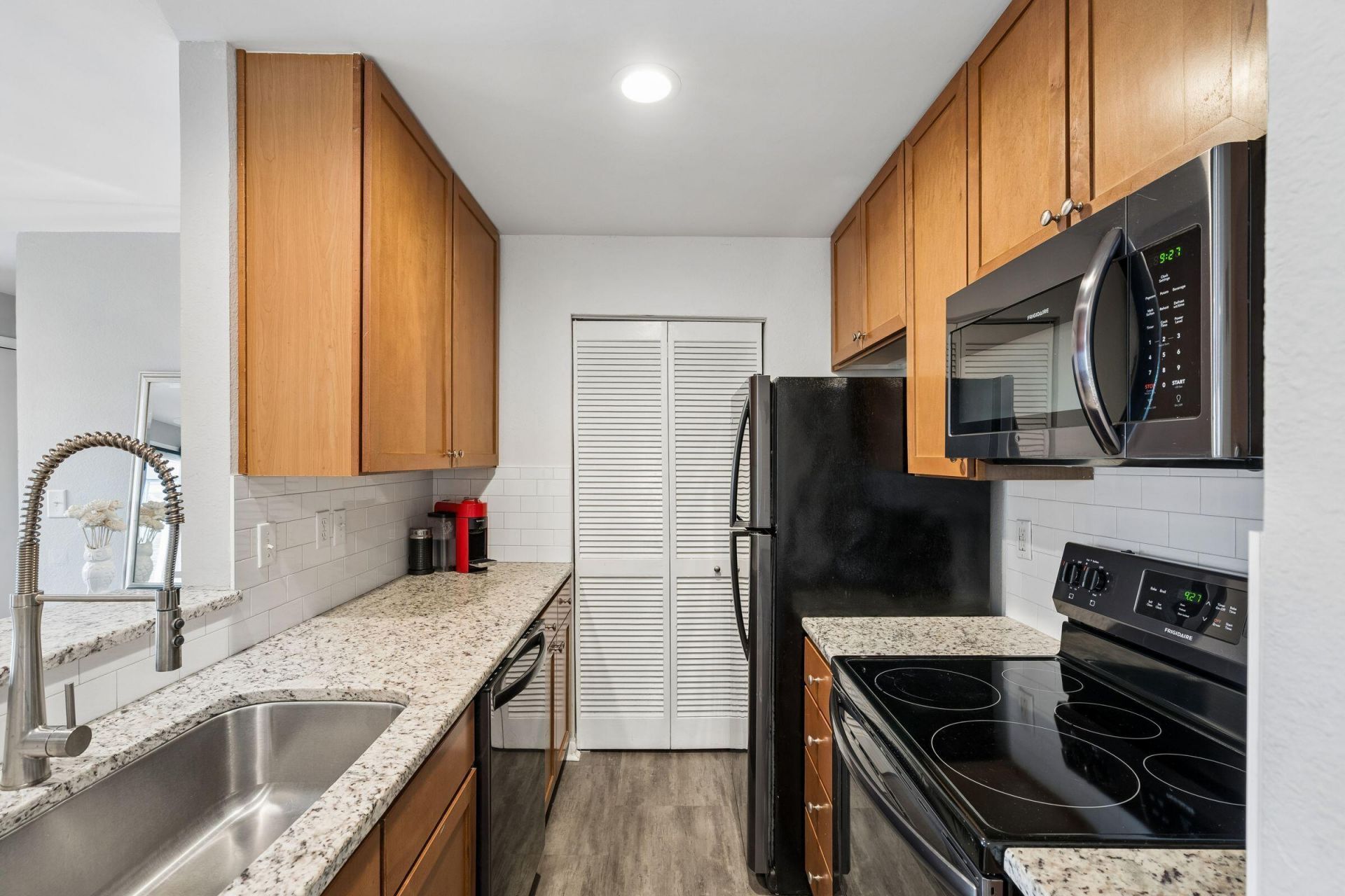 265 Alexandra Drive Photo 11