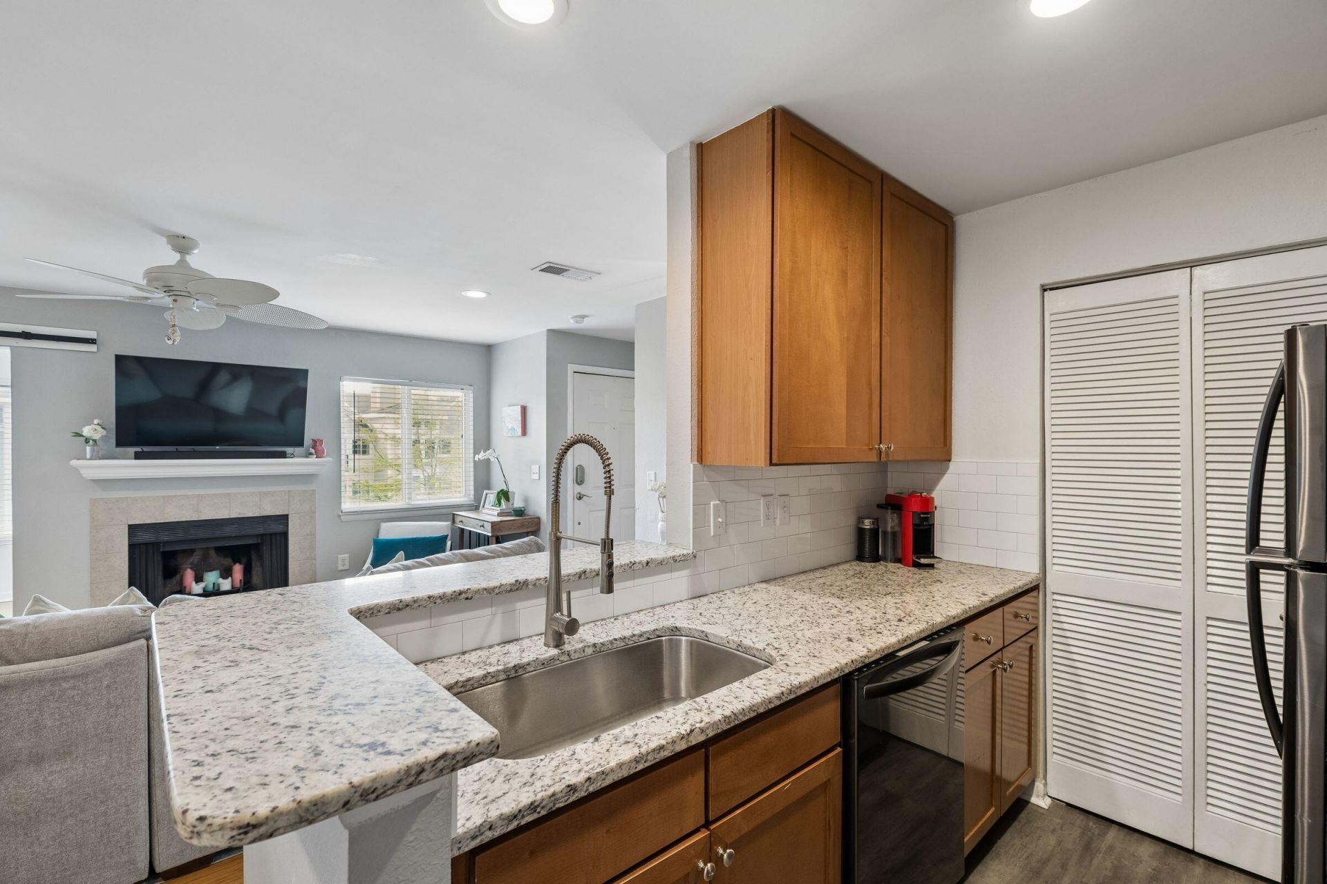 265 Alexandra Drive Photo 12