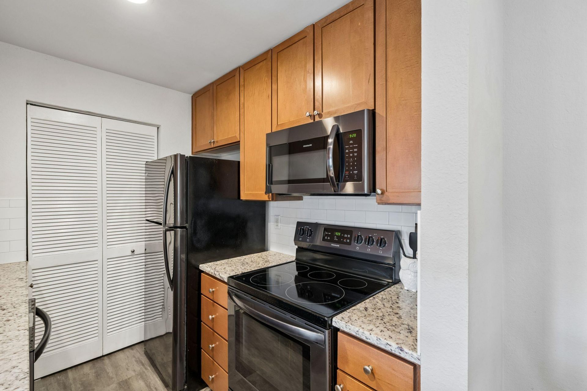 265 Alexandra Drive Photo 13