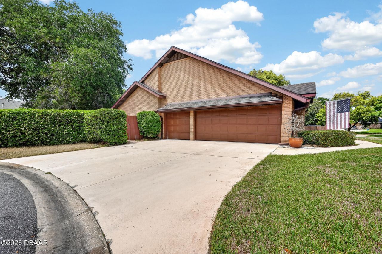 923 Club House Boulevard, New Smyrna Beach, FL 32168 Photo