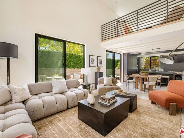 917 Hilldale Avenue, West Hollywood, CA 90069