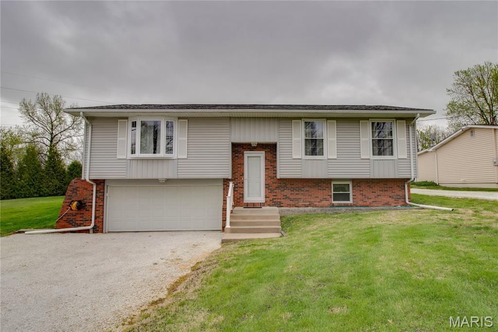 935 Forest Street, Jerseyville, IL 62052 Main Photo