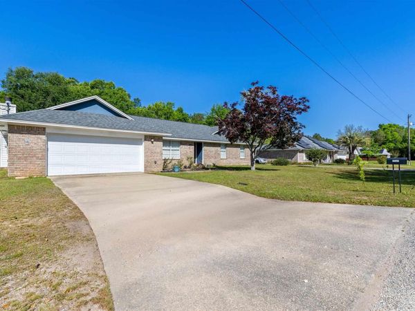 6059 Gillette Dr, Milton, FL 32570