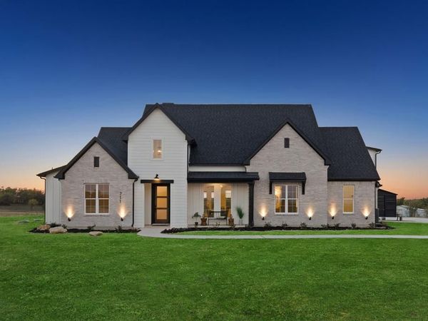 711 Hummingbird Lane, Justin, TX 76247