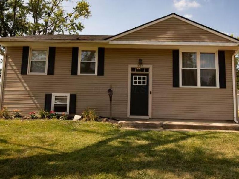 221 Lincolnshire Road, Columbus, OH 43230 Photo 1