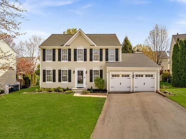 35786 CHAPEL HILL COURT, ROUND HILL, VA 20141