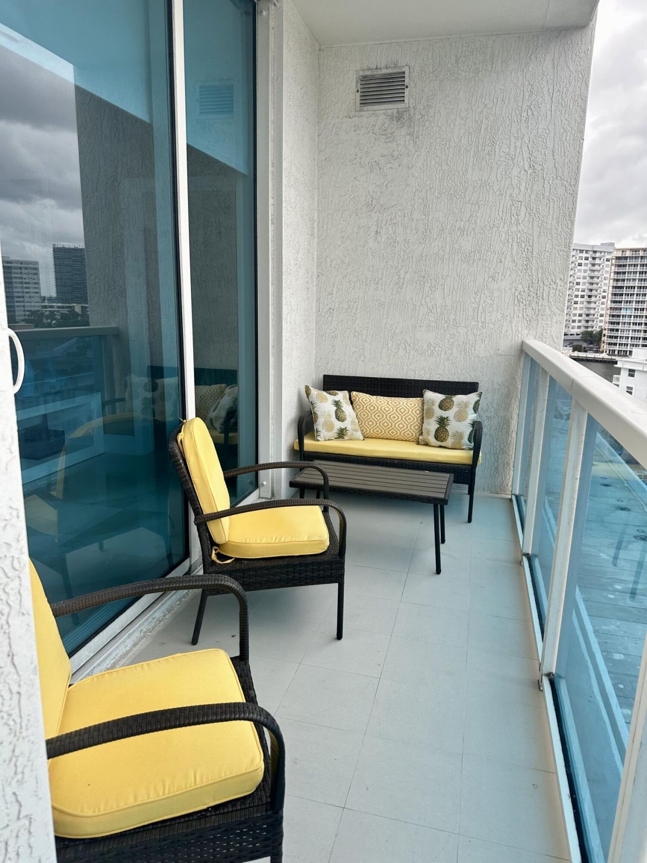 1945 S Ocean Drive, Unit 609, Hallandale Beach, FL 33009 Photo