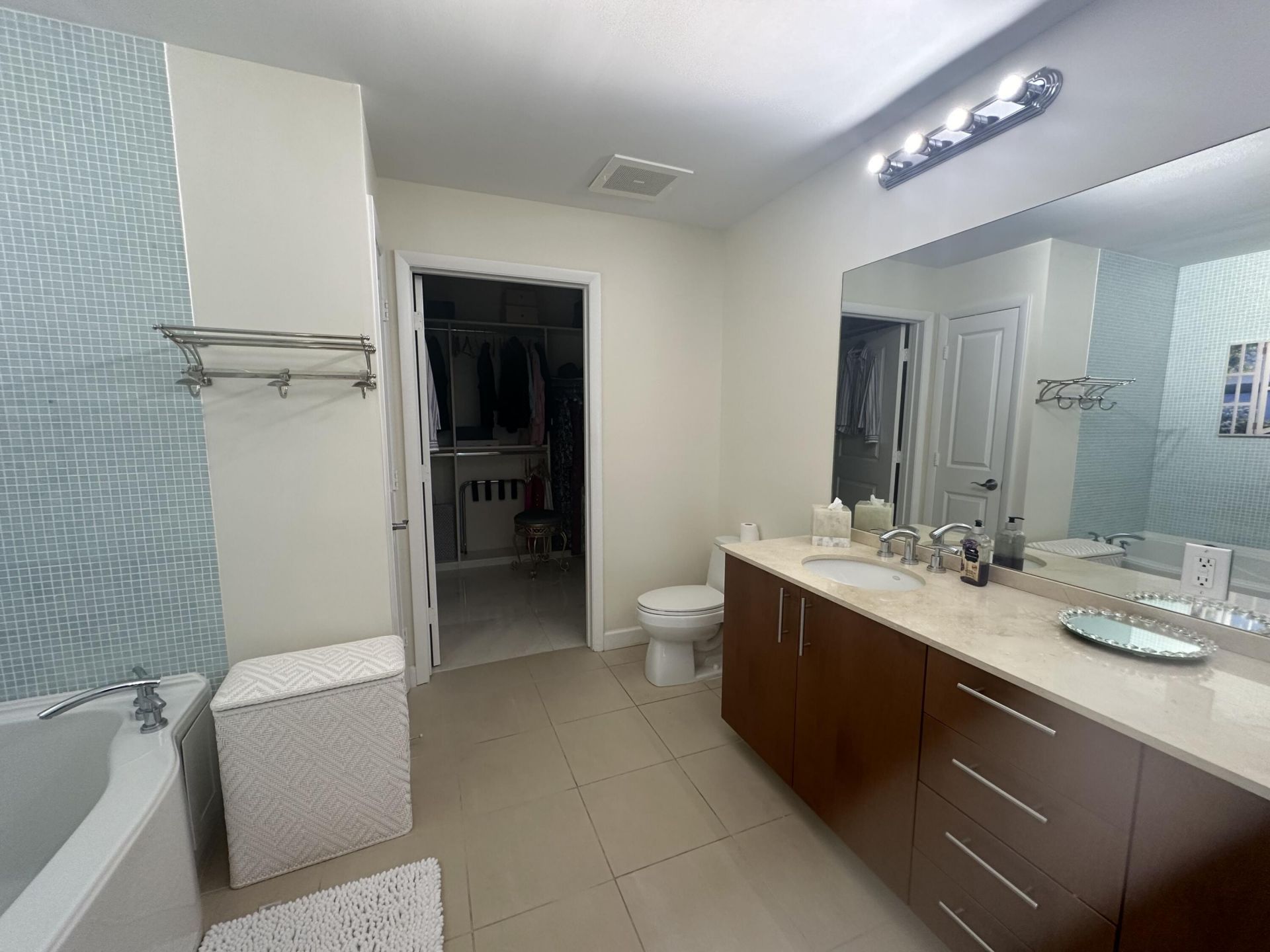 1945 S Ocean Drive, Unit 609, Hallandale Beach, FL 33009 Photo
