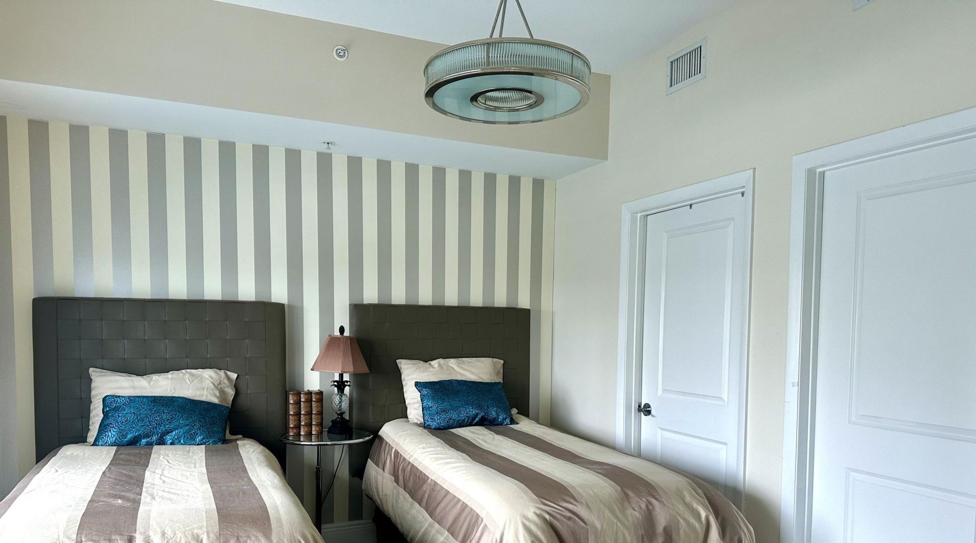 1945 S Ocean Drive, Unit 609, Hallandale Beach, FL 33009 Photo