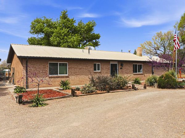 6109 Alvis Circle SW, Albuquerque, NM 87105