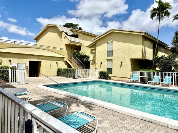 8401 W Sample Road, Unit 21, Coral Springs, FL 33065