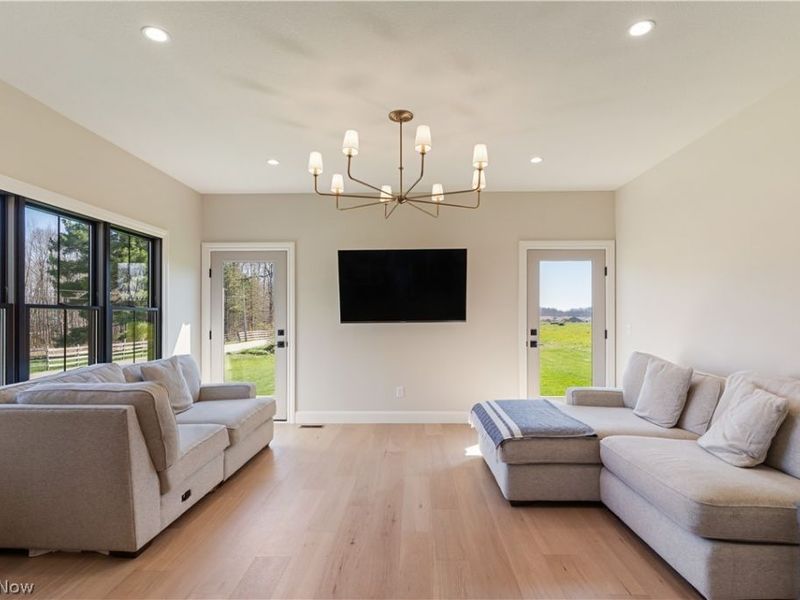 782 Radcliffe Pass, Columbiana, OH 44408 Photo 5