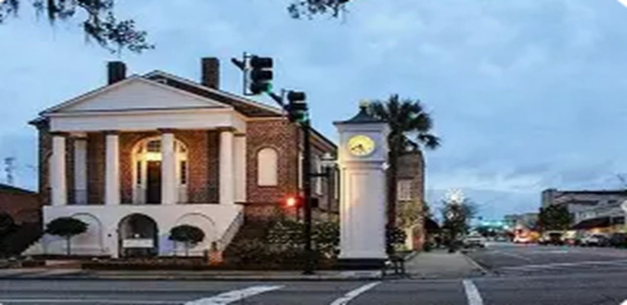 1247 Parkhill Dr. Photo 6