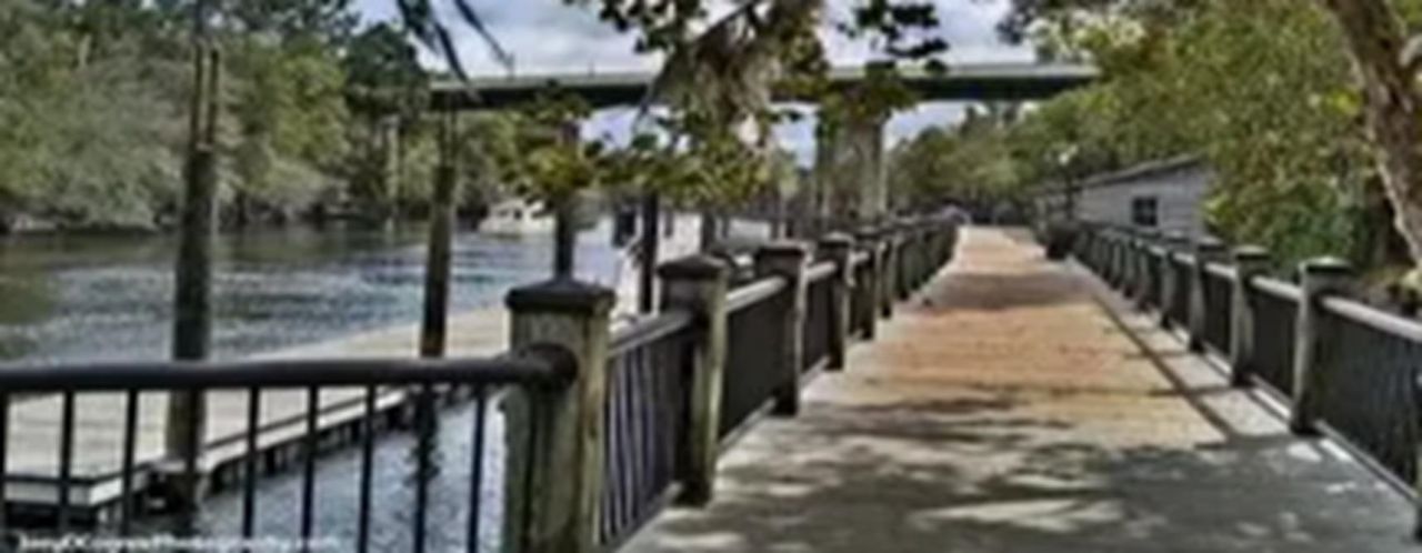 1247 Parkhill Dr. Photo 8