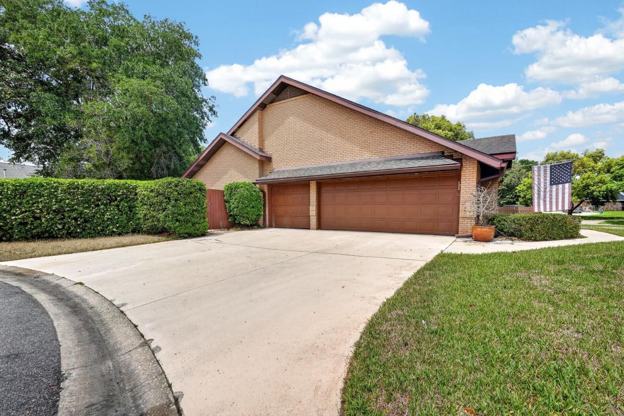 923 Club House Boulevard, New Smyrna Beach, FL 32168 Photo