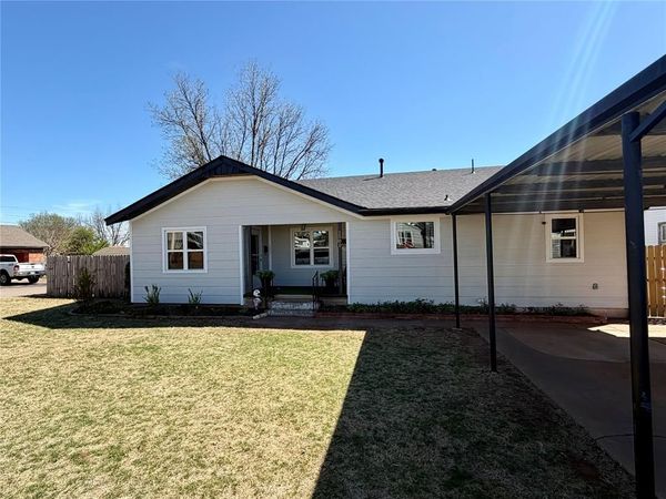 1500 Oak Avenue, Clinton, OK 73601