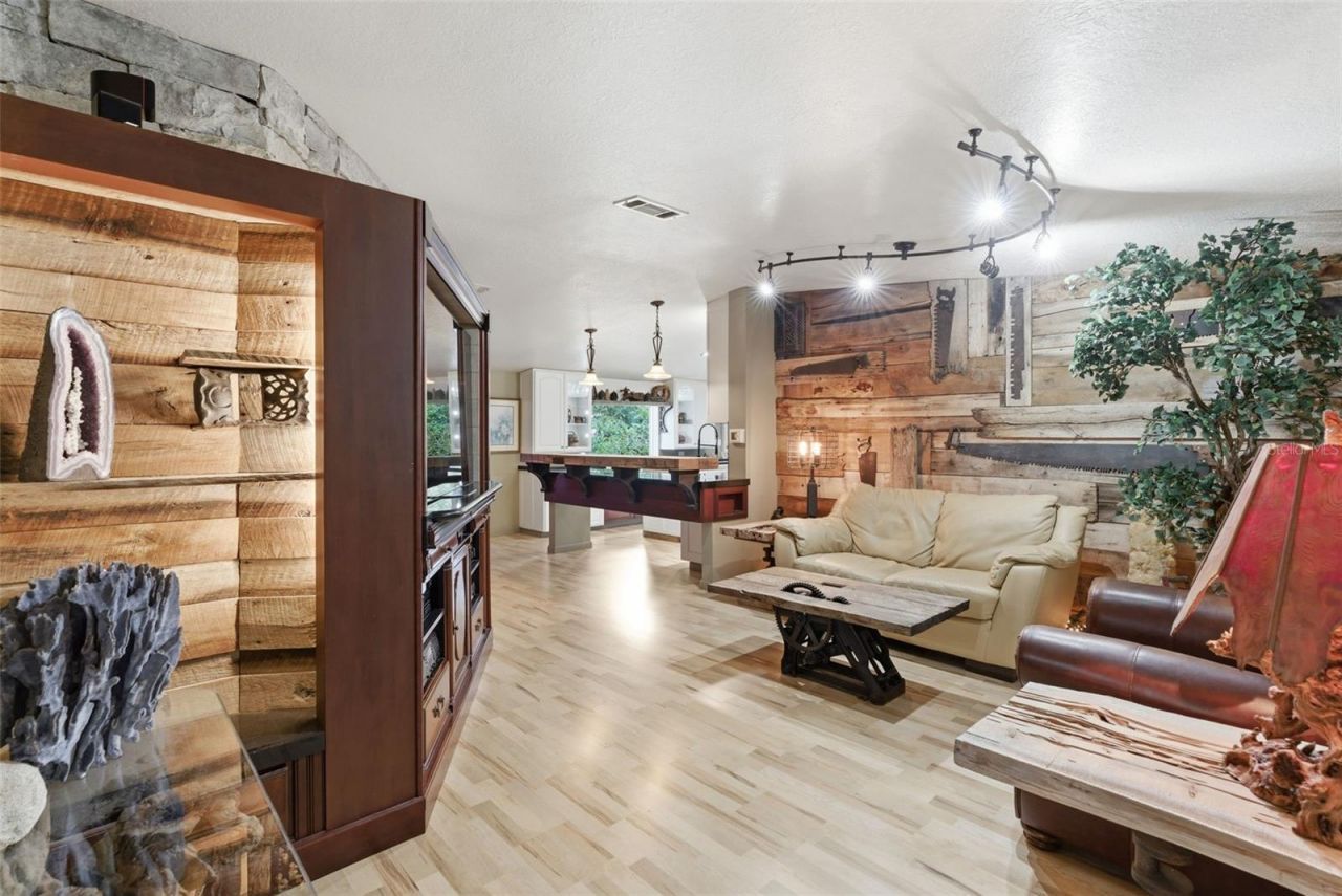 9101 Wood Terrace Drive , Tampa, FL 33637 Photo