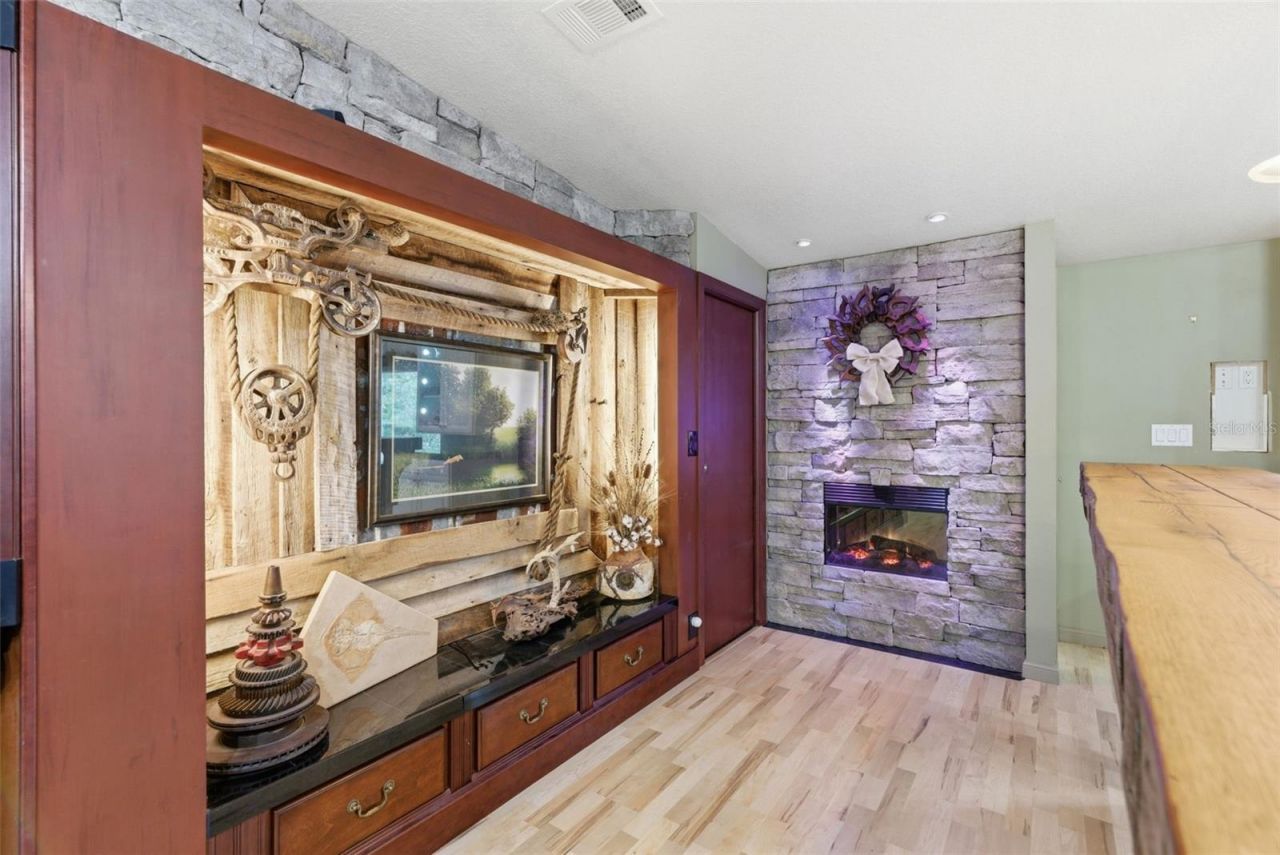 9101 Wood Terrace Drive , Tampa, FL 33637 Photo