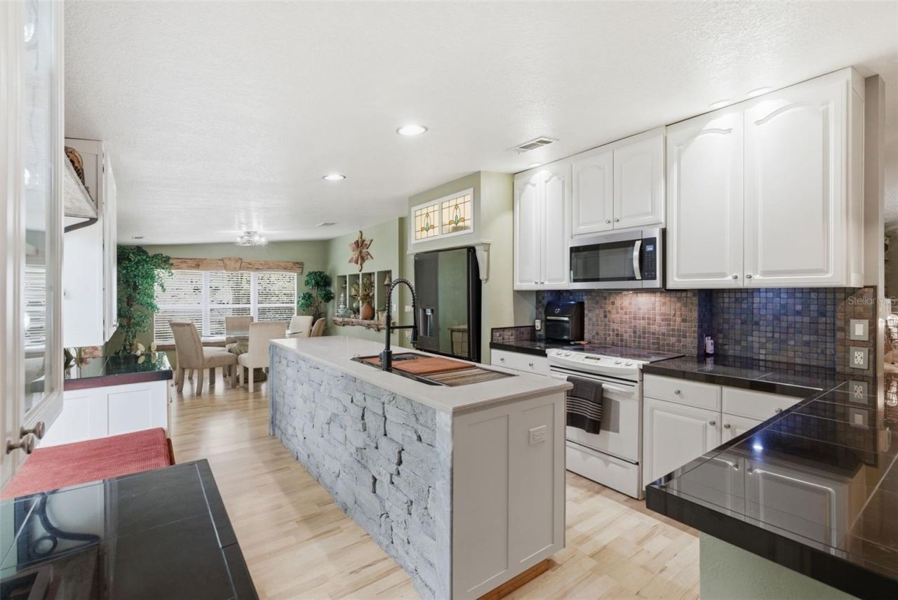 9101 Wood Terrace Drive , Tampa, FL 33637 Photo