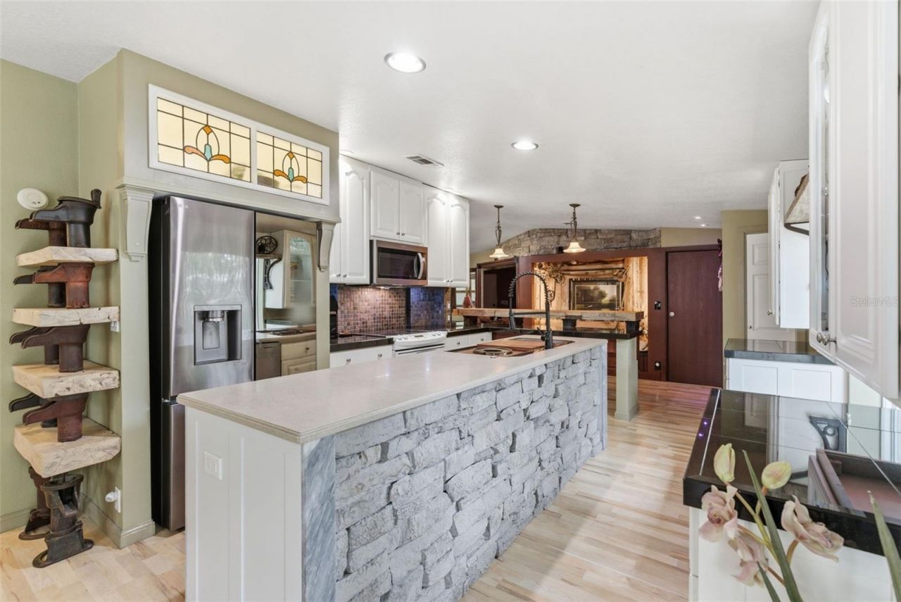 9101 Wood Terrace Drive , Tampa, FL 33637 Photo