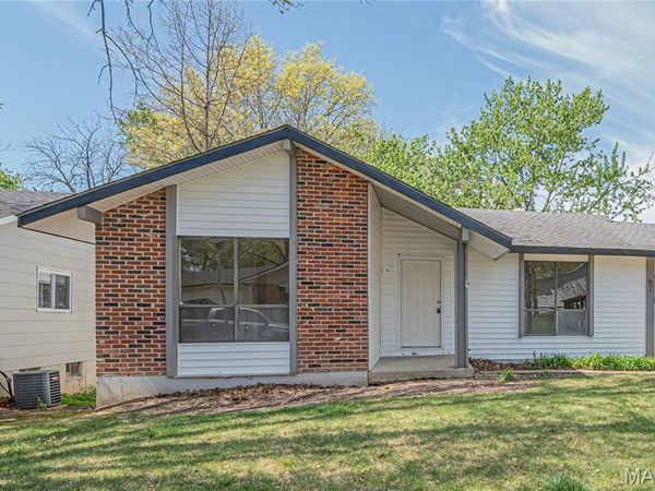 937 Napoli Drive, Ballwin, MO 63021