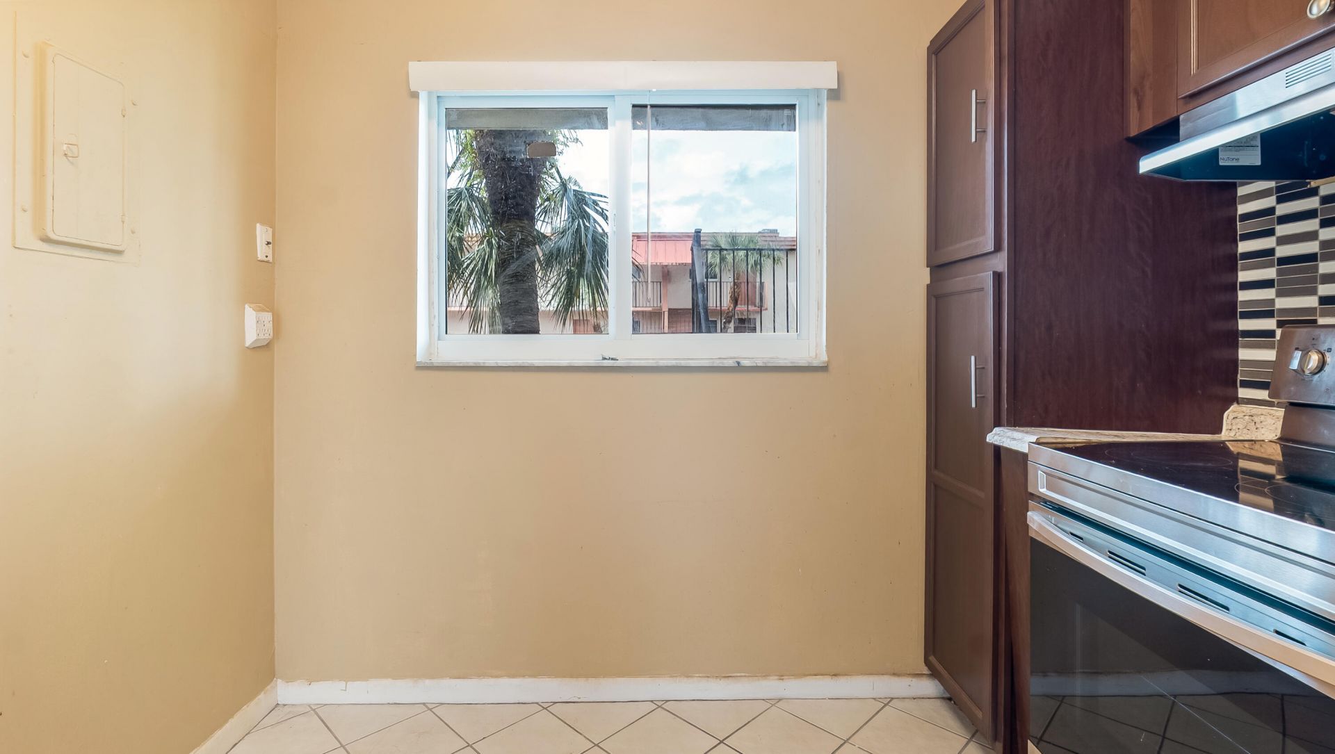 5935 Del Lago Circle, Unit 202, Sunrise, FL 33313 Photo