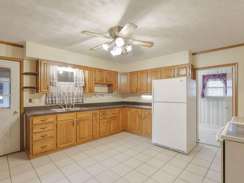 217 West Street, Logan, OH 43138 Photo 5