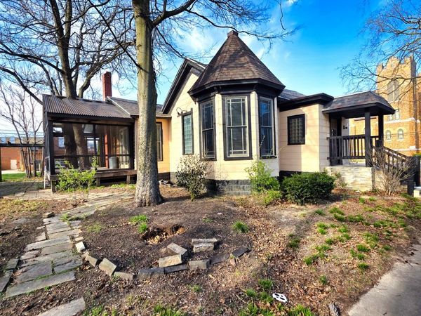 102 W 3rd Street, Flora, IL 62839