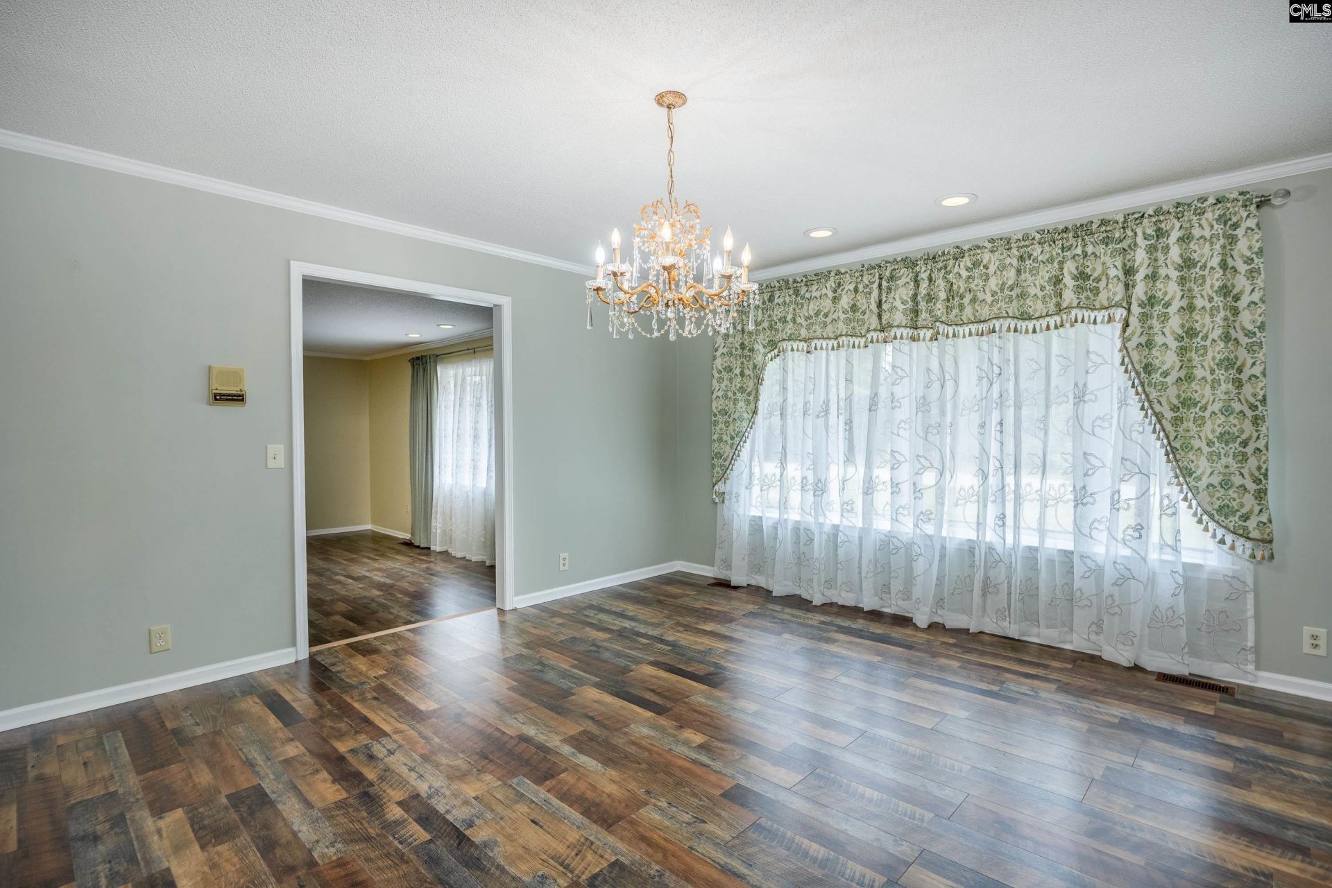 122 Runnymede Boulevard  Photo 11